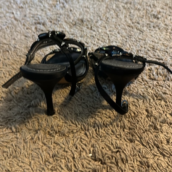 Women’s Size 6 Vince Camuto High Heels Style VC-Greene2 - Picture 2 of 3